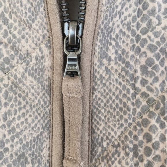 LOGO by Lori Goldstein Quilted Snake Skin Vest - Picture 9 of 12